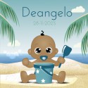Op het strand - jongen voor