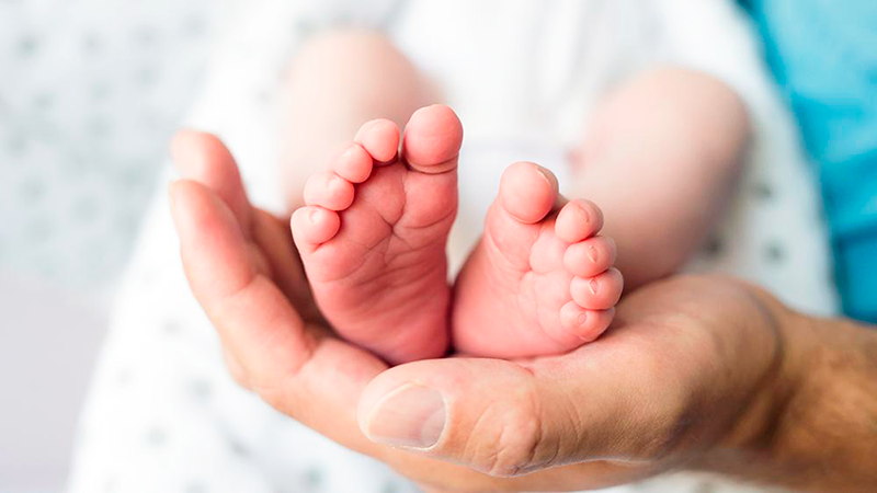 geboorte-aangifte-naam-geboorteakte-baby-voeten